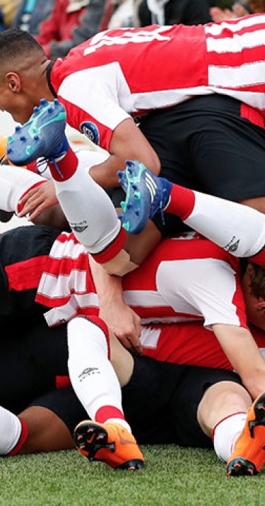 Ook PSV O17 kampioen na zege op Ajax