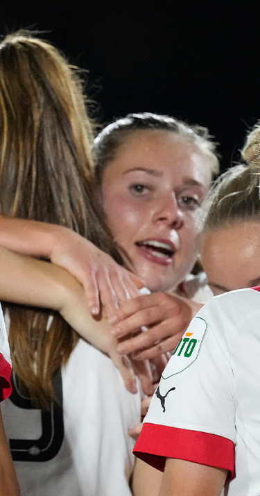 Vrouwen Eredivisie | PSV Vrouwen wint in Alkmaar dankzij dubbelslag Smits