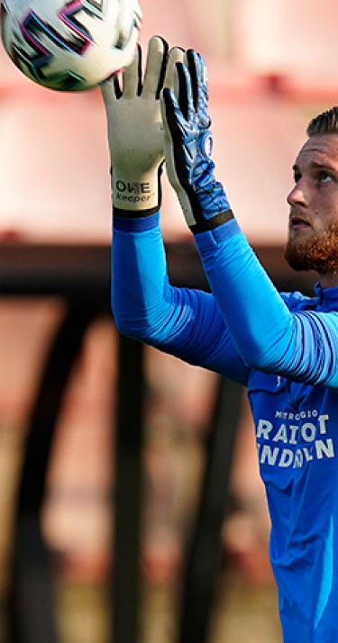 Jong PSV op bezoek bij hekkensluiter