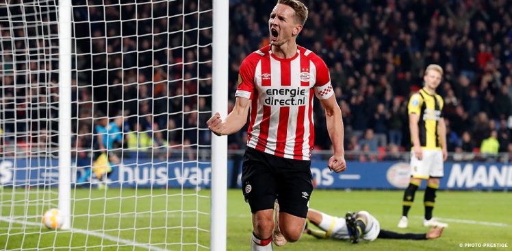 De Jong velt Vitesse