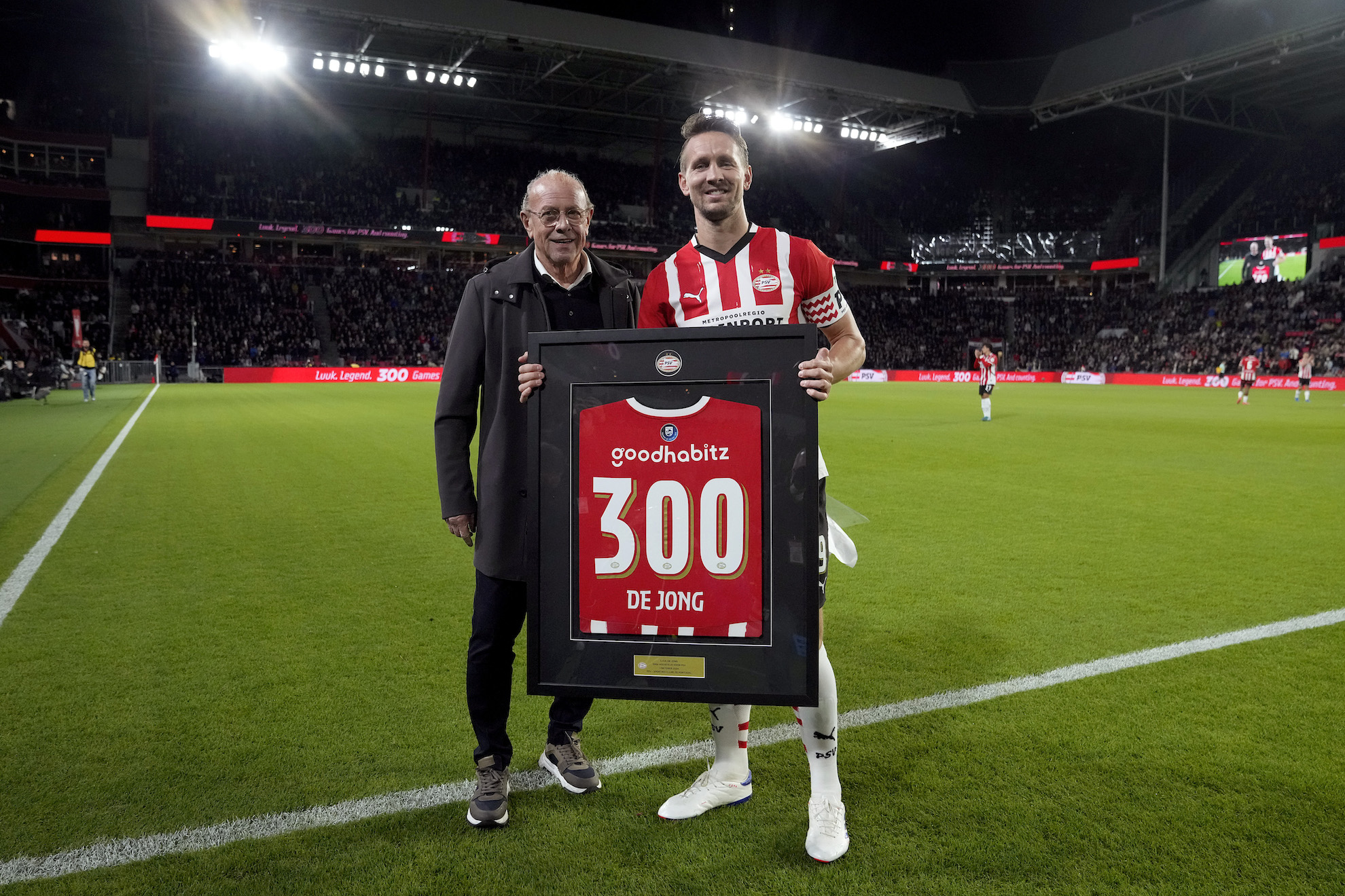 300 wedstrijden. Een heel speciale mijlpaal voor Luuk de Jong!