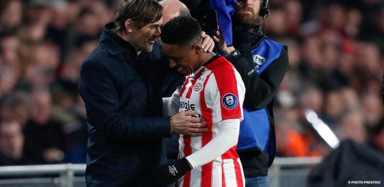 Cocu ziet spelers met plezier toeleven naar AZ