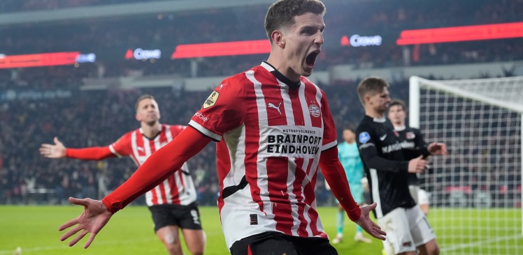 Alles over | PSV aast op 34e thuiszege tegen AZ 