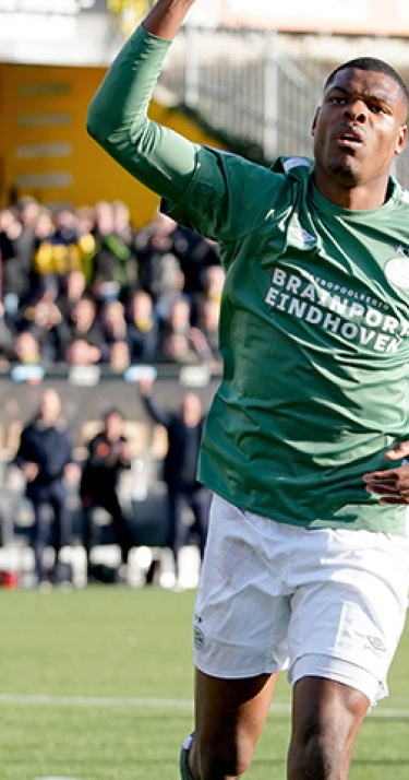 Dumfries voorkomt in slotseconden nederlaag 