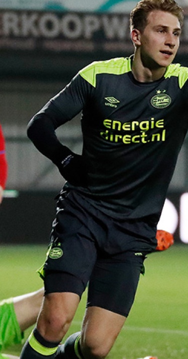 Jong PSV wint eenvoudig van hekkensluiter Jong FC Utrecht