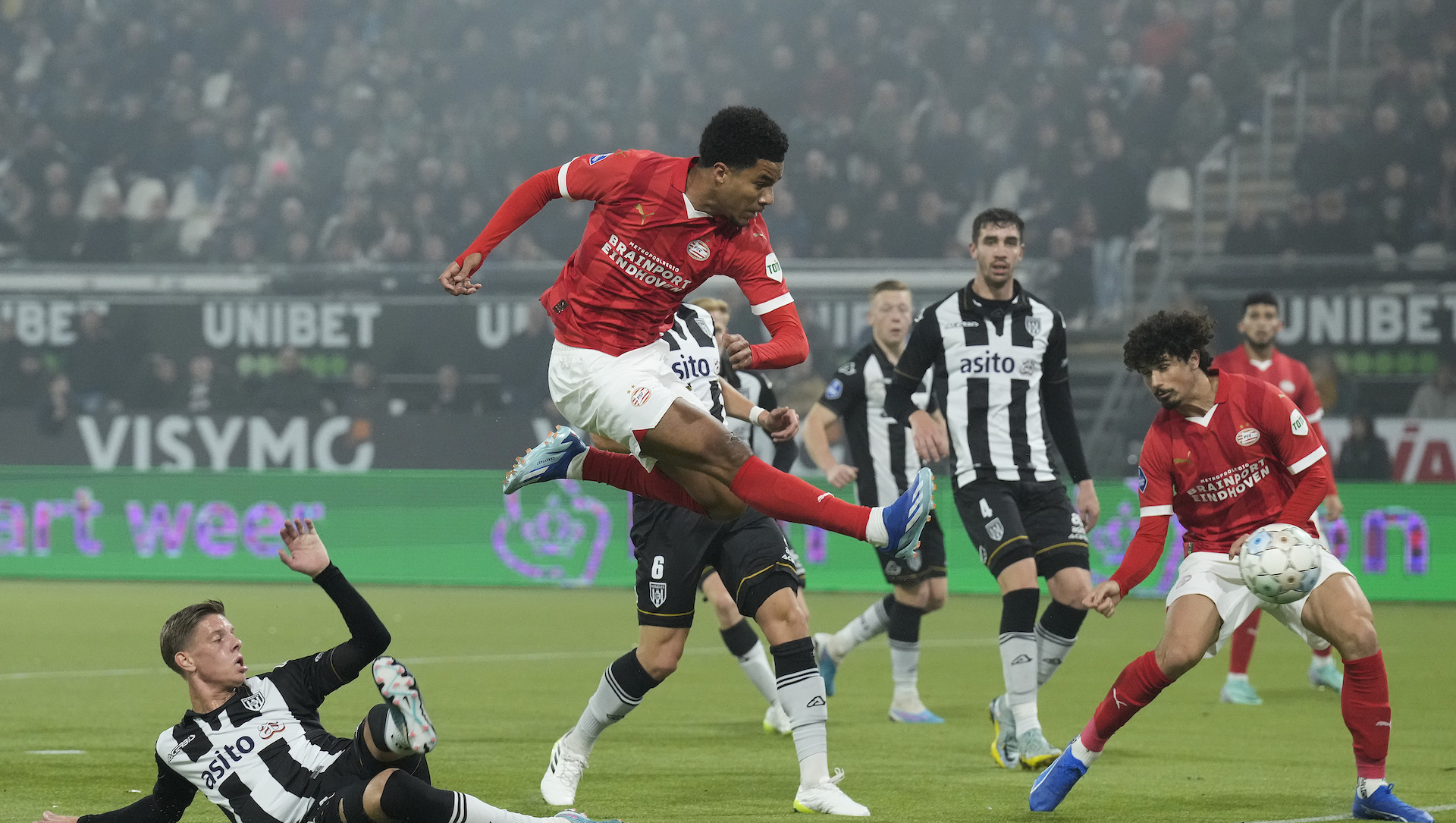 PSV - Alles over | PSV met scoringsdrift op weg naar nieuwe natuurgras van Almelo