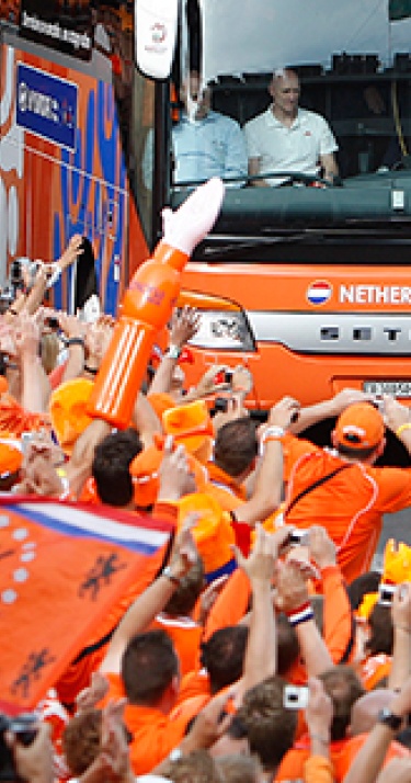 Brabantse WK-slogan op spelersbus Oranje?