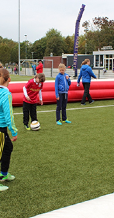 Girlz Voetbalclinics bij Wodan en Tongelre