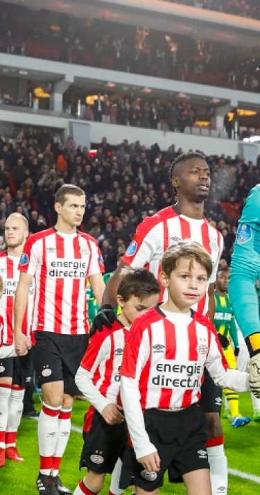 Loop met een PSV-speler het veld op