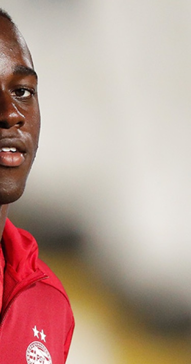 Jong PSV met Teze en Van de Meulenhof naar Helmond