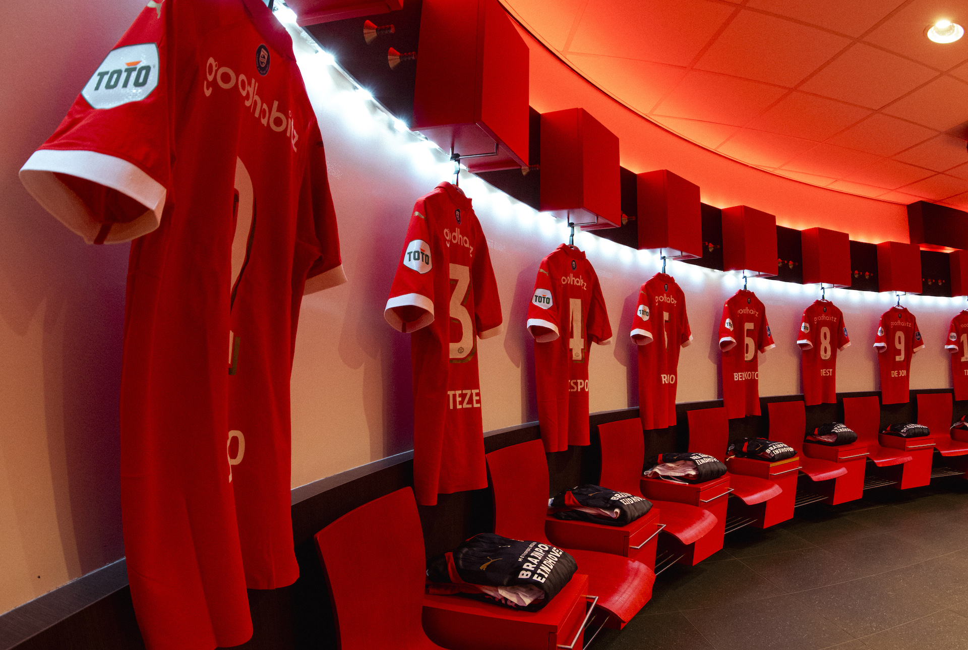 De shirtjes hangen alvast klaar