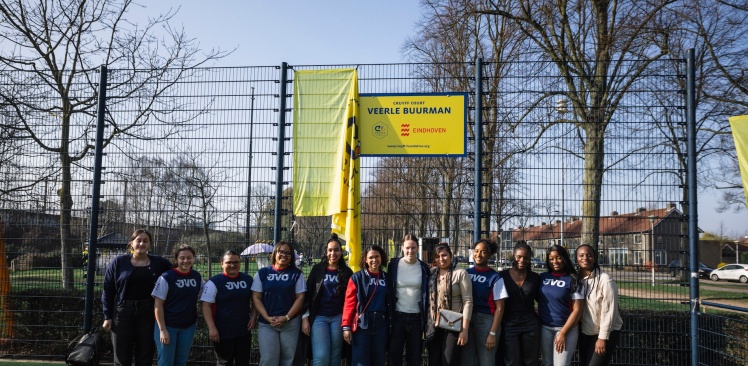 Nieuws | Veerle Buurman onthult Cruyff Court in Eindhoven