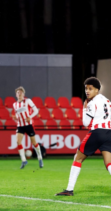 Wedstrijdverslag | Jong PSV houdt stand en verslaat VVV Venlo