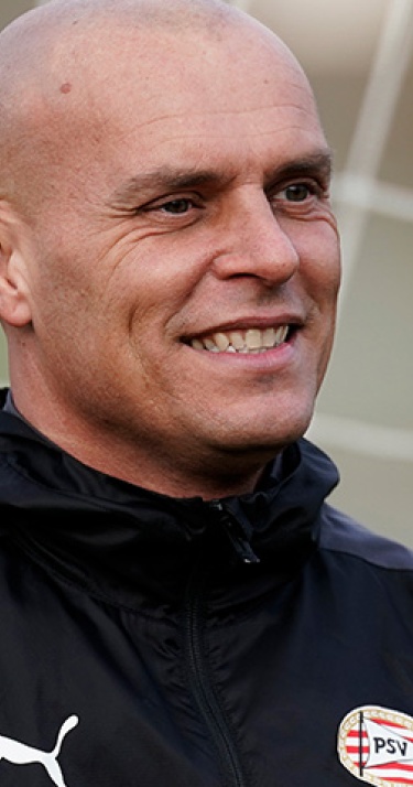 Rick de Rooij tot 2023 trainer PSV Vrouwen