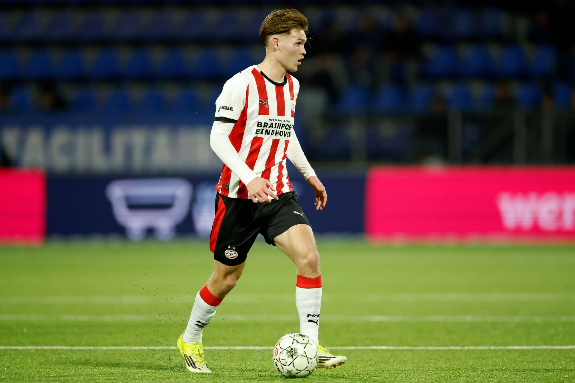 Spelersprofiel | Joël van den Berg: creatieve middenvelder met overzicht