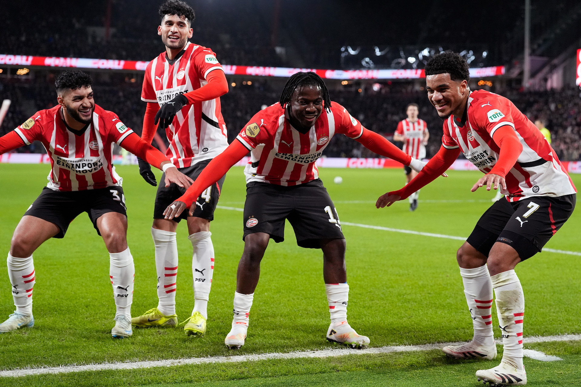 Malik Tillman maakt de 107e competitiegoal van PSV in 2024 
