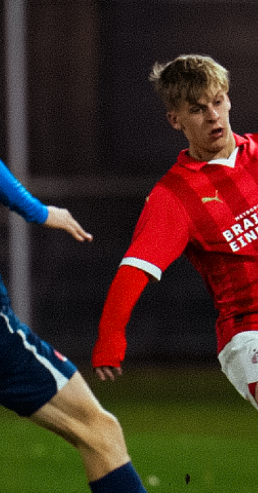 Liveblog | Jong PSV gaat met tien man onderuit tegen Jong AZ