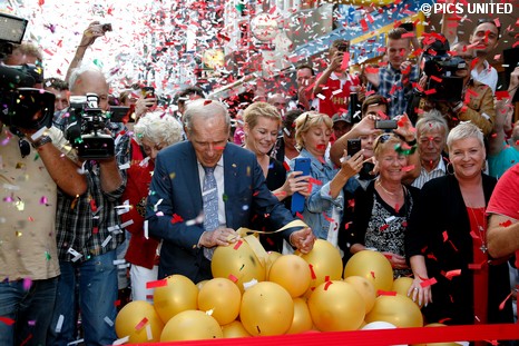 PSV - Gedenksteen onthuld op plek waar het 100 jaar geleden begon