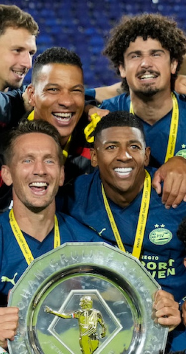 Reminder | Ga in de Brainport FANzone op de foto met de Johan Cruijff Schaal 