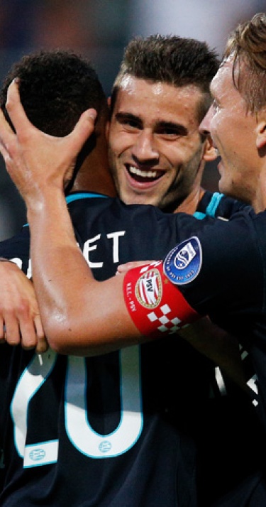 PSV evenaart record met winst op N.E.C: 0-4