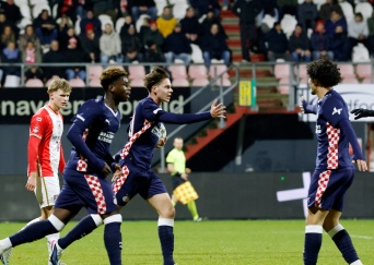 Wedstrijdverslag | Jim Koller schiet Jong PSV voorbij FC Emmen 