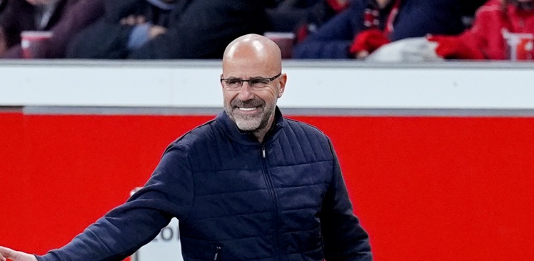 Persconferentie | ‘Ze moeten dat leuke voetbal zondag zo min mogelijk kunnen spelen’