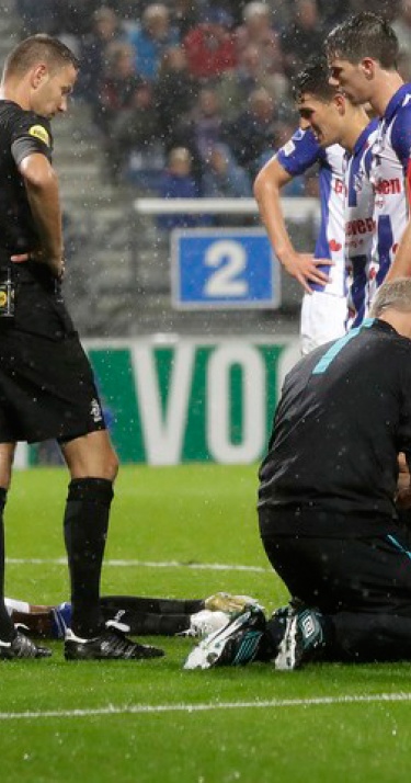 Drietal meldt zich af, Siem de Jong opgeroepen