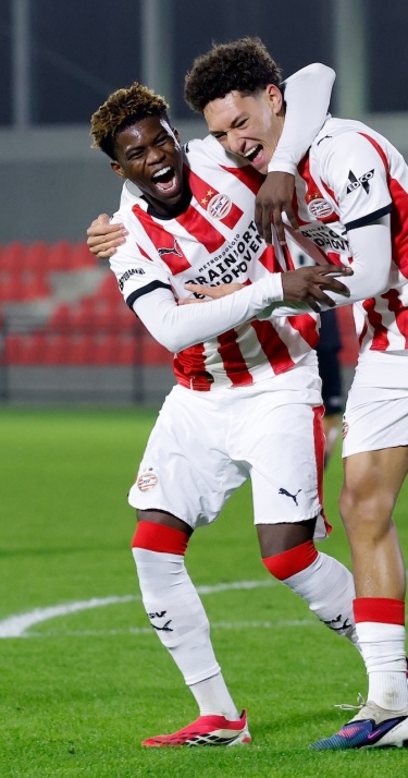 Wedstrijdverslag | Vier goals, vier namen: Jong PSV ruim langs Helmond Sport