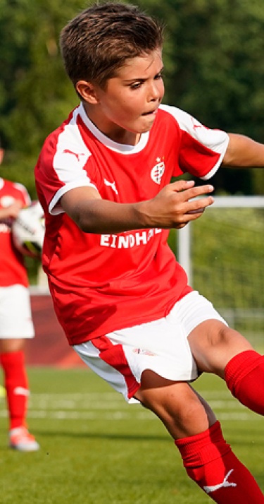 PSV gaat samenwerken met vijf voetbalscholen