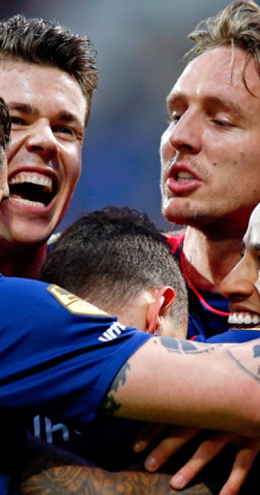 PSV legt met 2-4 zege op AZ druk bij Ajax