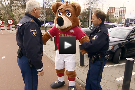 PSV - Phoxy in de gevangenis