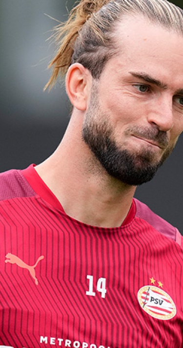 Pröpper en Ledezma trainen mee tijdens open training op PSV Campus