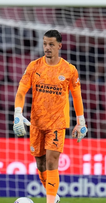 Persconferentie | 'Nick start morgen, hij heeft het verdiend' 