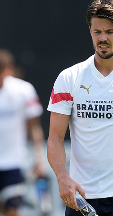 Trainingskamp | Van Nistelrooij neemt 29 spelers mee naar Duitsland