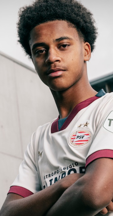 Profcontract | PSV neemt Austyn Jones over van FC Utrecht