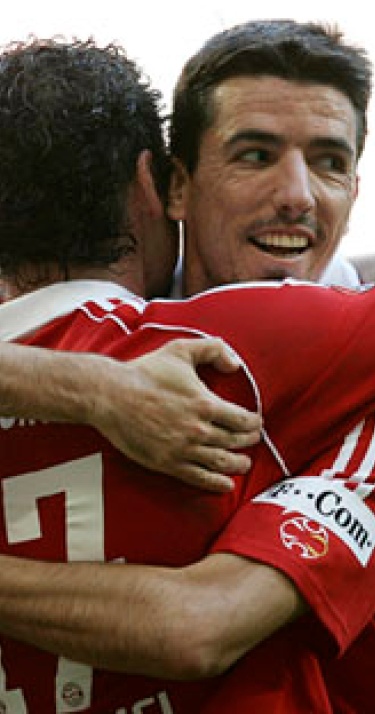 Van Bommel maakt nieuwe namen bekend