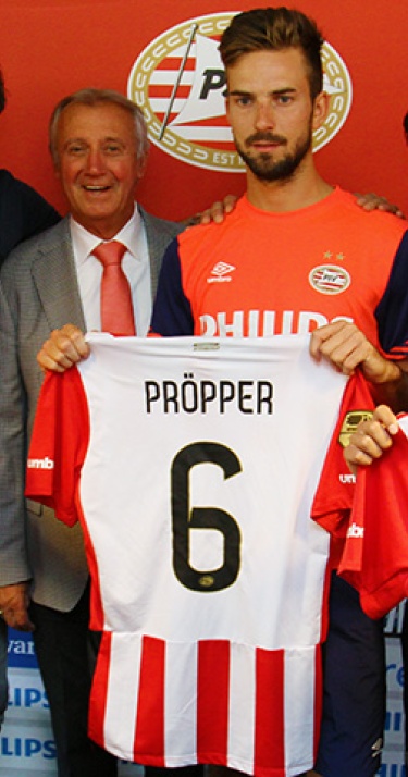 Aanwinsten ontvangen eerste thuisshirt