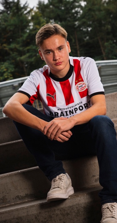 Profcontract | Nikolas Jovanovic maakt overstap naar PSV en tekent tot medio 2028