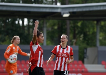 Verslag | PSV Vrouwen boekt makkelijke zege op De Graafschap