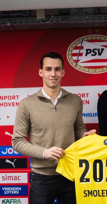 Contractnieuws | PSV langer door met doelman Tijn Smolenaars