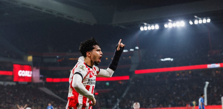 Liveblog | PSV rekent in slotfase af met AZ dankzij late treffer Ricardo Pepi