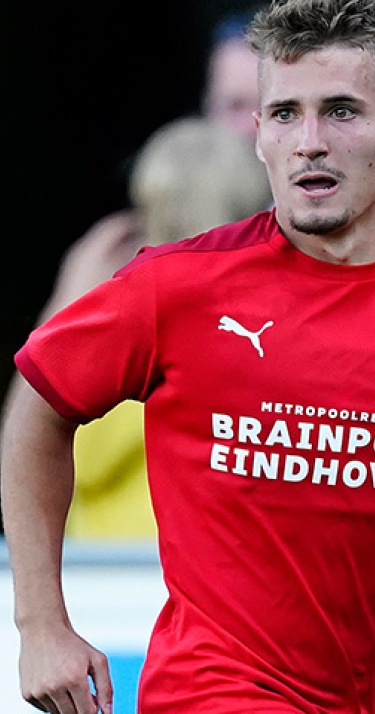 PSV licht opties in contracten Sadílek en Bodak en zegt contracten zestal op 