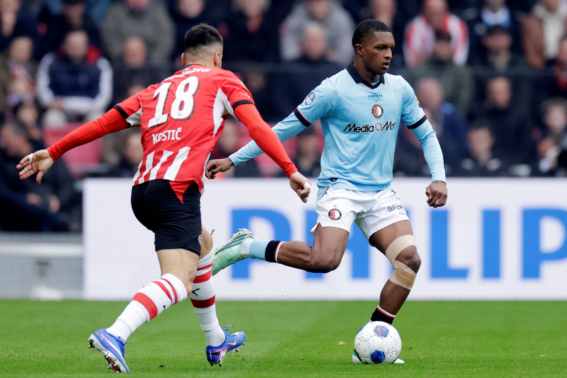Liveblog | Dominant PSV speelt gelijk tegen Feyenoord