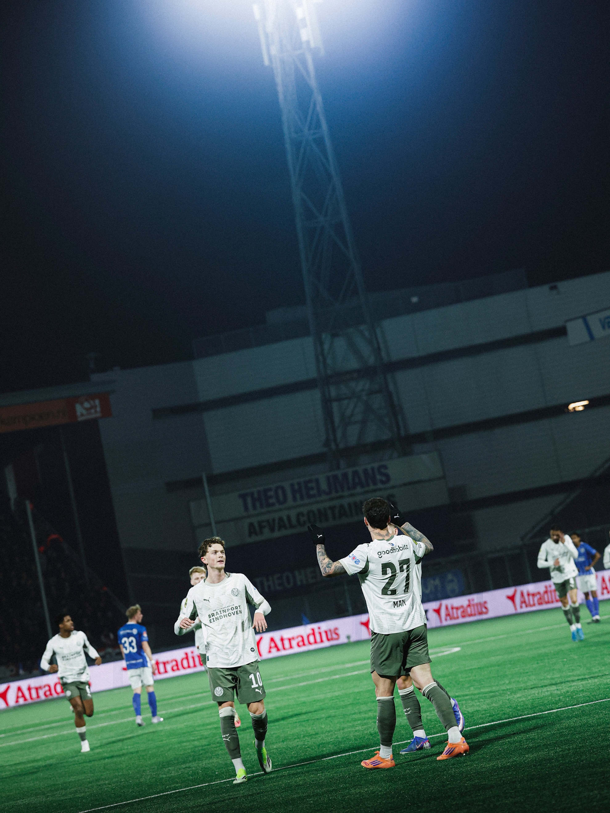 Dennis Man is w&eacute;&eacute;r trefzeker