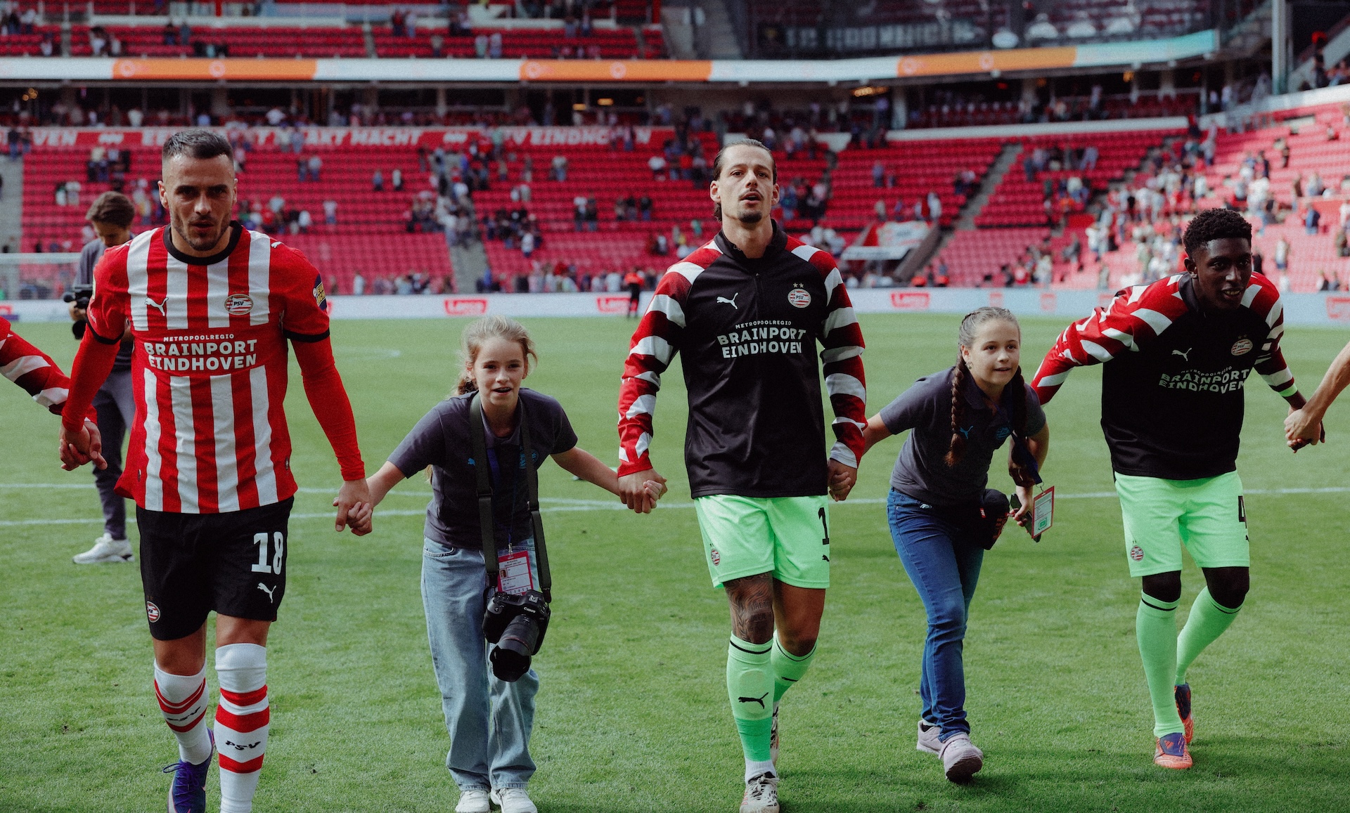 Nieuws | Tien jonge PSV-fans beleven hun droom met Contract voor één dag