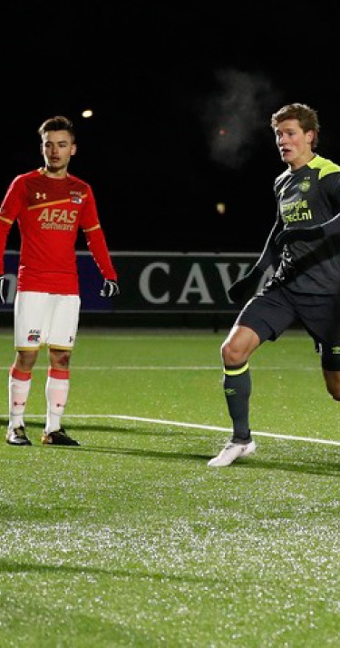 IN BEELD | Jong PSV onderuit in vrieskou