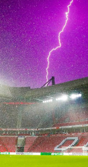 IN BEELD | Monsterscore in beestenweer voor Jong PSV
