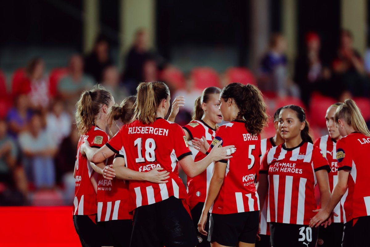 UWEC | PSV Eindhoven gewinnt erstes Spiel gegen Fortuna Hjørring
