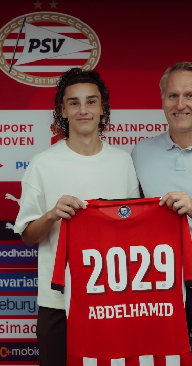 Profcontract | Abdelhamid tekent eerste profcontract bij PSV 
