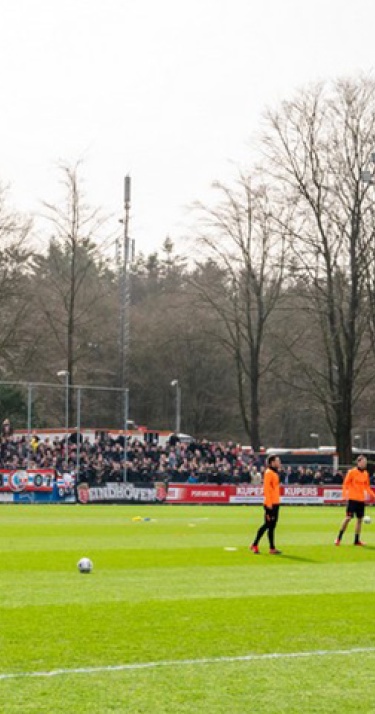 PSV traint onder massale belangstelling 